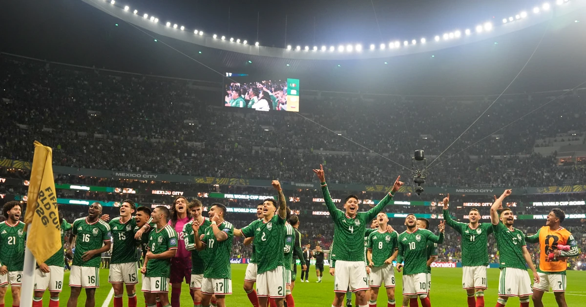 'Quái vật' Estadio Azteca và giấc mơ 40 năm của Mexico