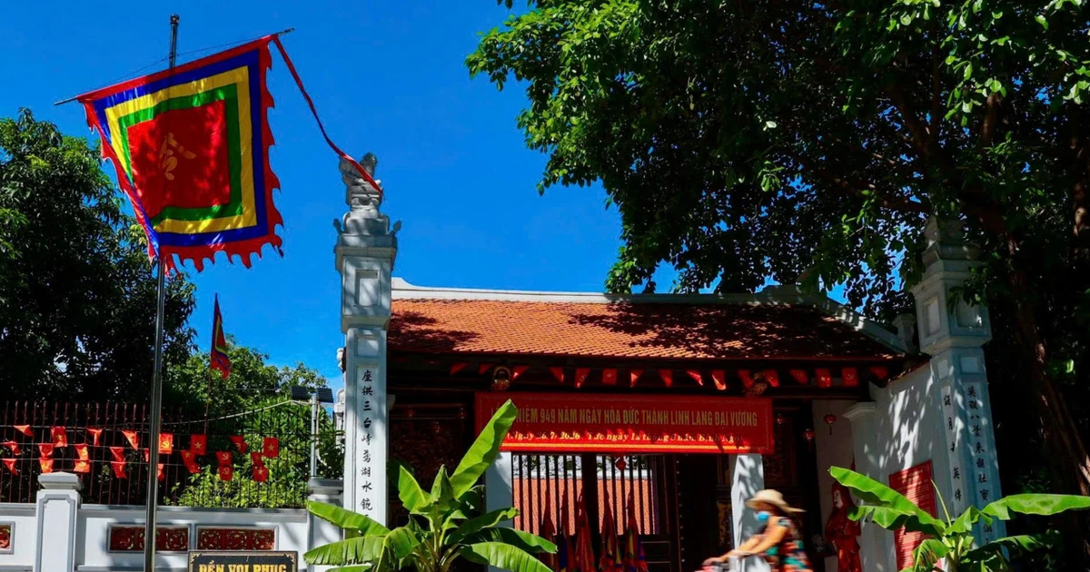 Những cổng làng cổ hàng trăm năm tuổi giữa lòng Hà Nội hiện đại