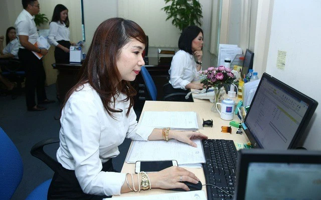 Phú Thọ yêu cầu cán bộ không mặc váy ngắn, quần jeans đi làm