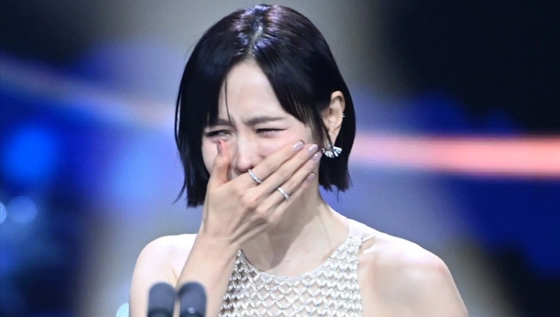 Son Ye Jin khóc khi Hyun Bin thắng Ảnh đế Rồng Xanh