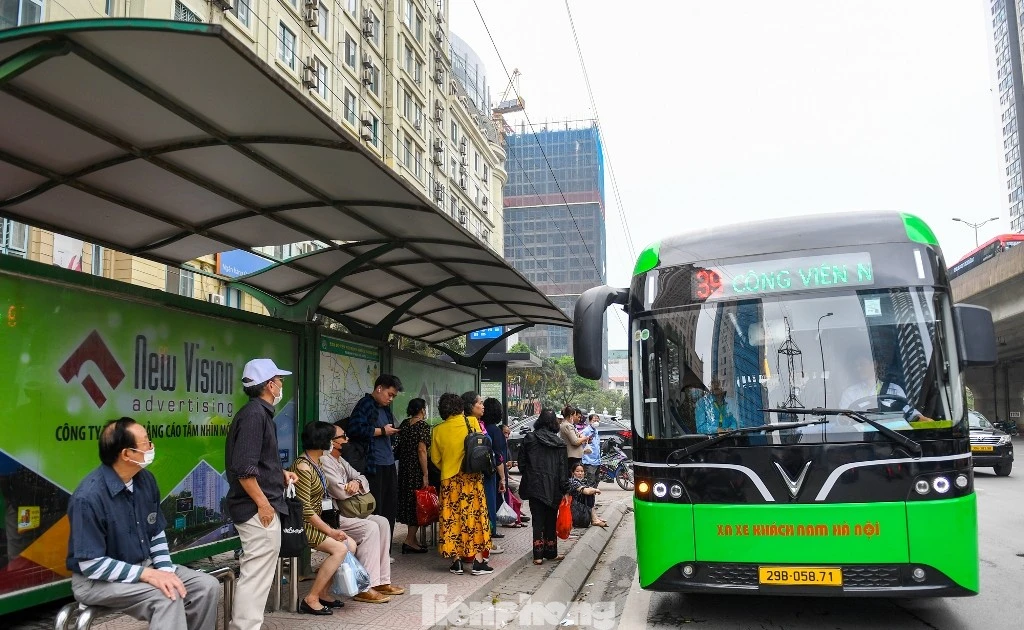 Hà Nội: Đấu thầu lại các tuyến, chuyển đổi sang buýt điện