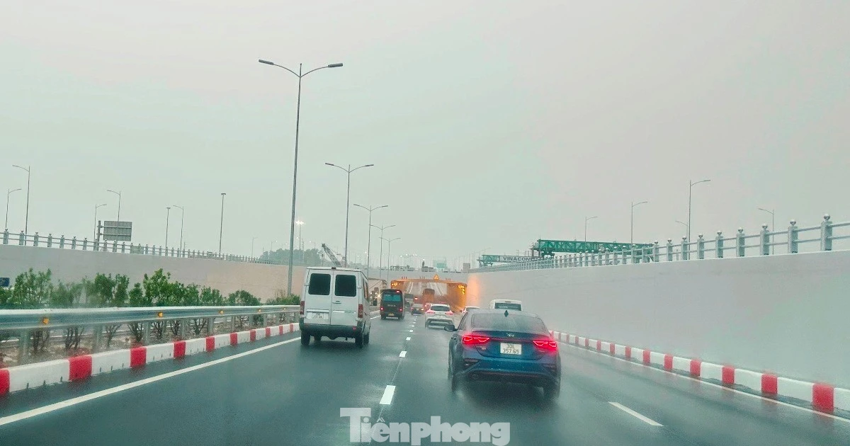 Cận cảnh xe qua nút giao ngầm trên cao tốc Cầu Giẽ - Ninh Bình vừa vận hành