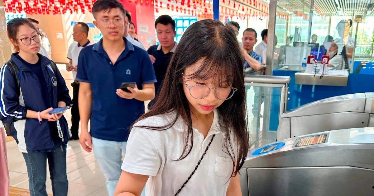 Thẻ vé thông minh giúp tàu điện Hà Nội tăng khách và doanh thu