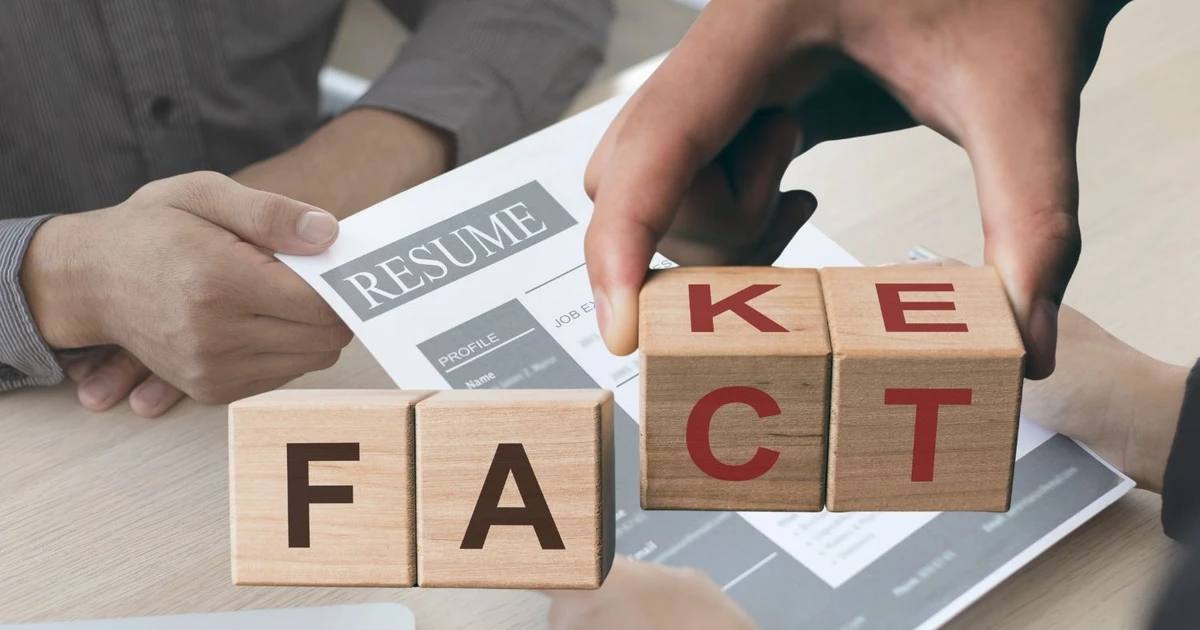 Thổi phồng CV khi đi xin việc: Chưa chắc qua nổi "vòng gửi xe" mà còn dễ vướng rắc rối gì?