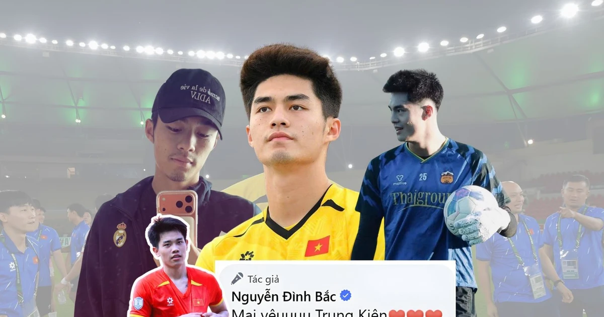 Nguyễn Đình Bắc và dàn cầu thủ U23 Việt Nam động viên thủ môn Trần Trung Kiên