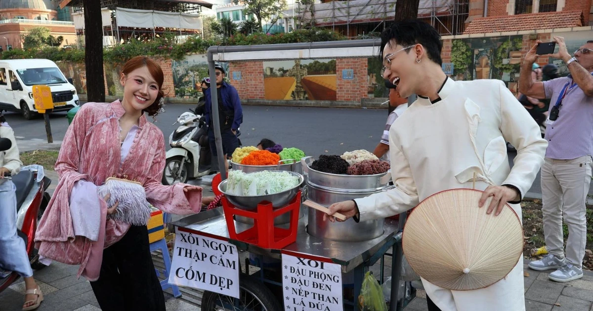 Xe xôi ngũ sắc bất ngờ nổi tiếng vì "ăn ảnh", Uyển Ân cũng tranh thủ check-in