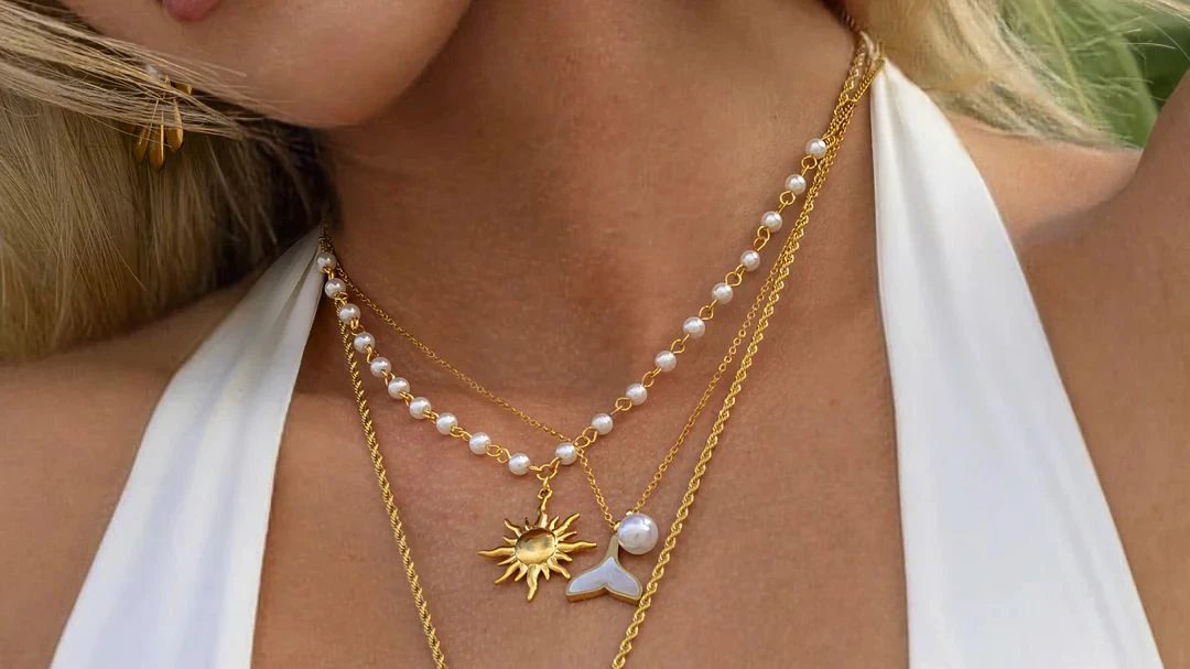 Trang sức mùa Hè cho các nàng theo style tối giản: Hãy lựa chọn ngọc trai!