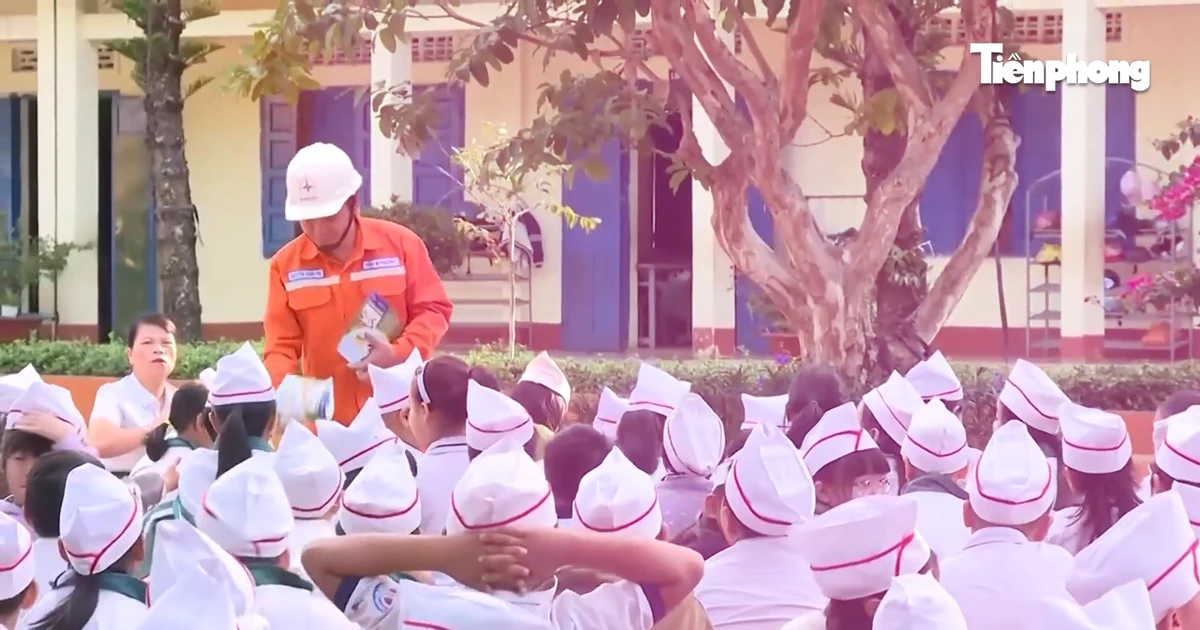 Đa dạng các hình thức tuyên truyền tiết kiệm điện cho học sinh