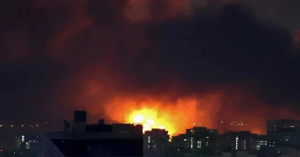 Israel tấn công nhà máy sản xuất tên lửa ngầm của Iran