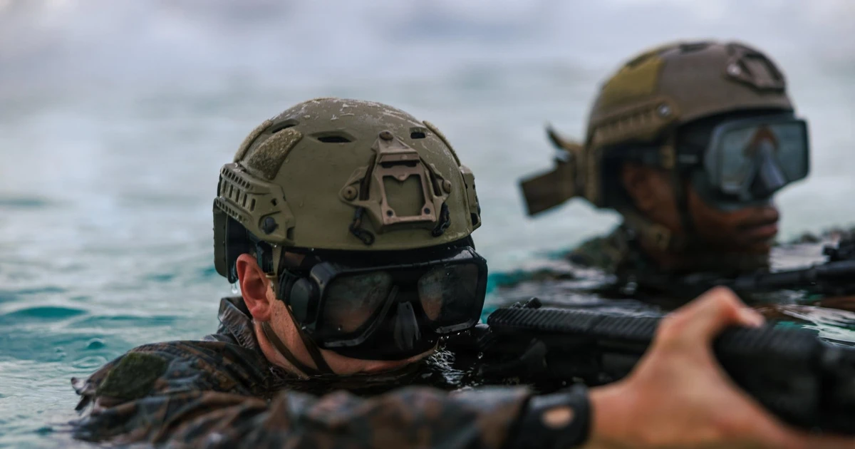 Lầu Năm Góc công bố hình ảnh lính thuỷ đánh bộ luyện tập tấn công đổ bộ