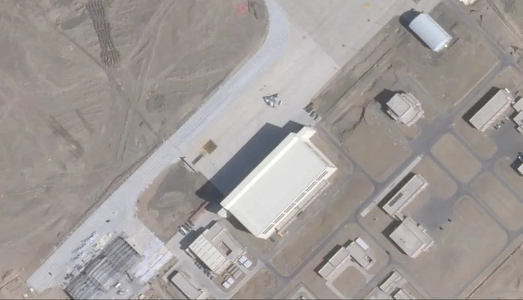 Máy bay tàng hình thế hệ mới đồng loạt xuất hiện tại căn cứ bí mật của Trung Quốc