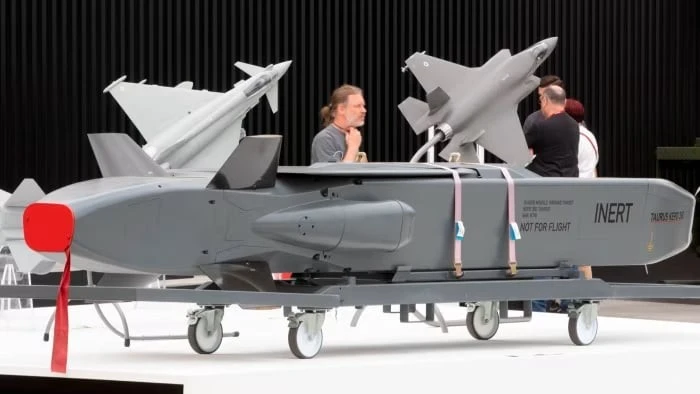 Ukraine sắp nhận vũ khí tầm xa từ Đức