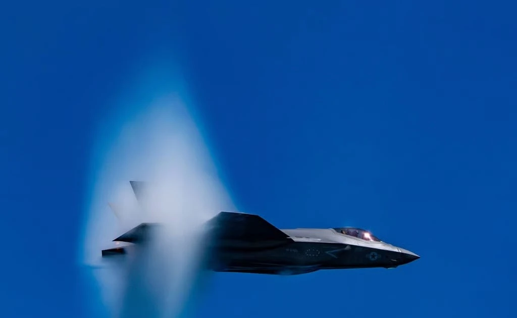 Trung Quốc tiết lộ lớp phủ thông minh, siêu bền cho máy bay tàng hình