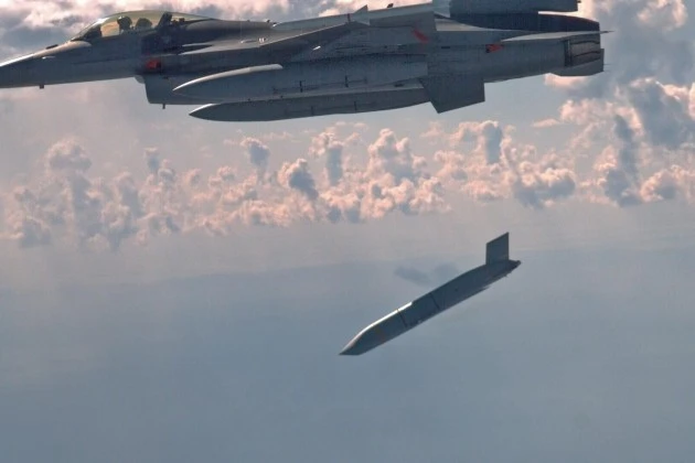 Tổng thống Mỹ Trump lên tiếng về thông tin cung cấp vũ khí tầm xa cho Ukraine