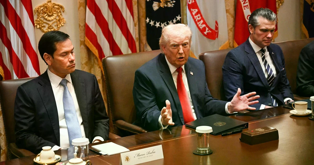 Iran phong toả eo biển Hormuz, Tổng thống Trump triệu tập họp khẩn tại Nhà Trắng