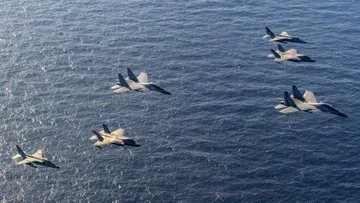 Tiêm kích tàng hình F-35 chạm trán chiến đấu cơ Su-30 trong một trận không chiến mô phỏng