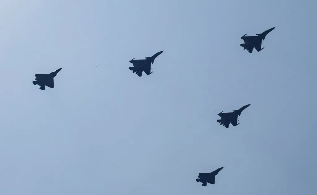 Tiêm kích tàng hình J-35 của Trung Quốc có thể mang theo 6 tên lửa