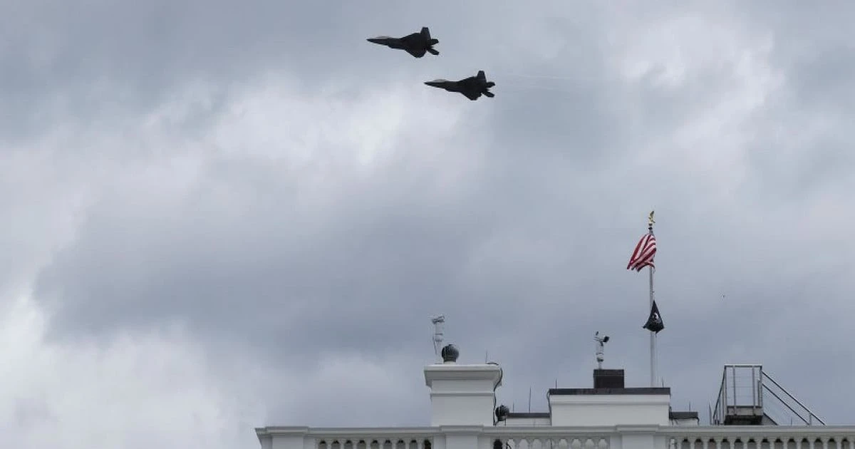 Mỹ điều tiêm kích F-16 chặn máy bay gần dinh thự Tổng thống Trump