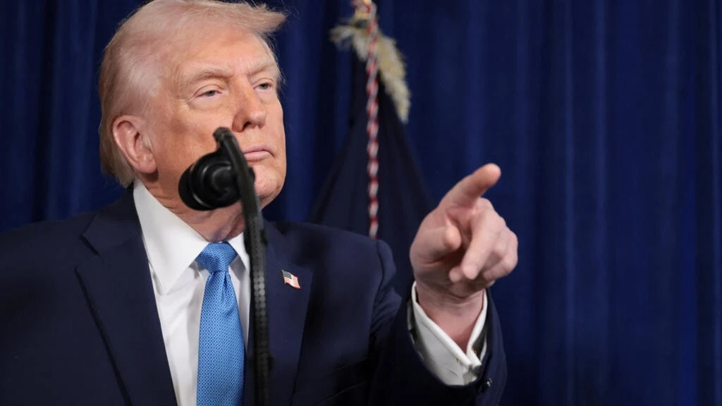 Tổng thống Mỹ Trump dọa đánh chìm tàu Iran nếu tiếp cận khu vực phong tỏa