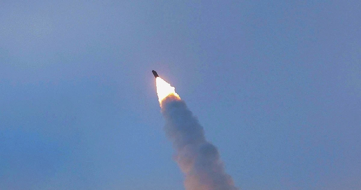 Triều Tiên phóng vật thể nghi tên lửa đạn đạo