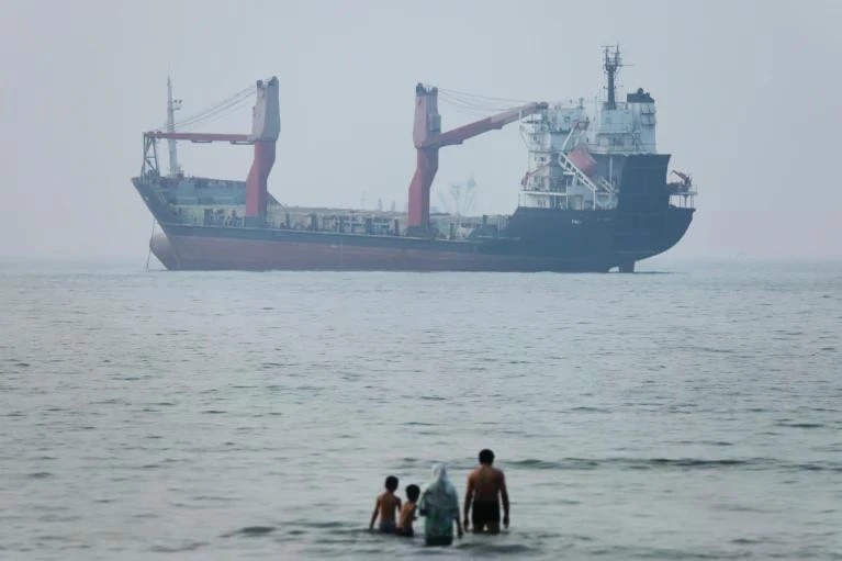 Truyền thông Iran đưa tin tàu container mắc cạn ở eo biển Hormuz