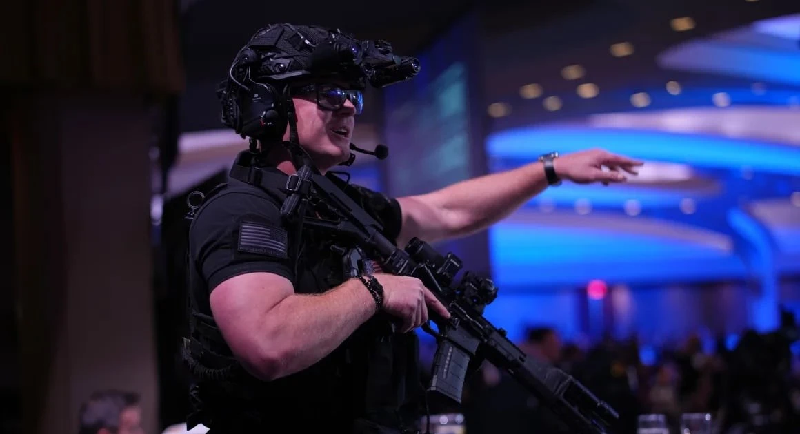 Mật vụ Mỹ phản ứng ra sao khi tổng thống gặp nguy hiểm?