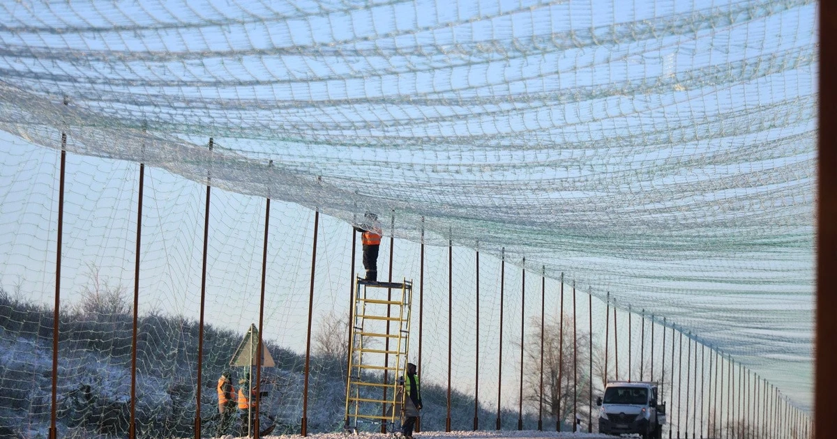 Ukraine xây dựng 'hành lang lưới' chống máy bay không người lái dài 4.000 km