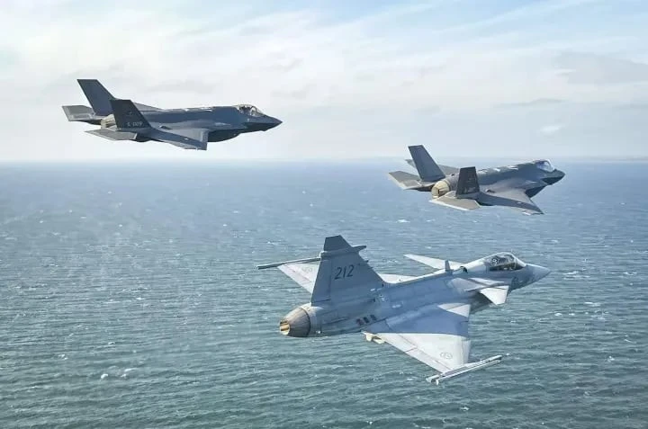 NATO liên tiếp giáp mặt máy bay quân sự Nga trên Biển Baltic
