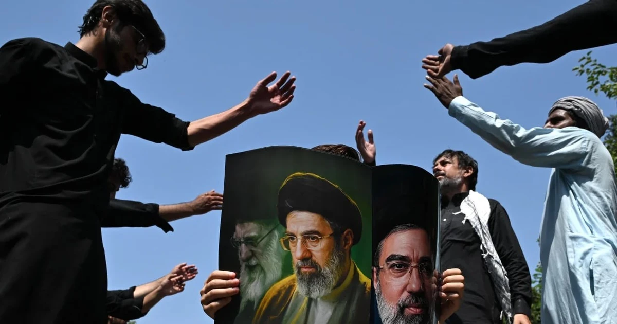 Người dân Iran đổ về Tehran trước lễ tang cố Lãnh tụ tối cao Ali Khamenei