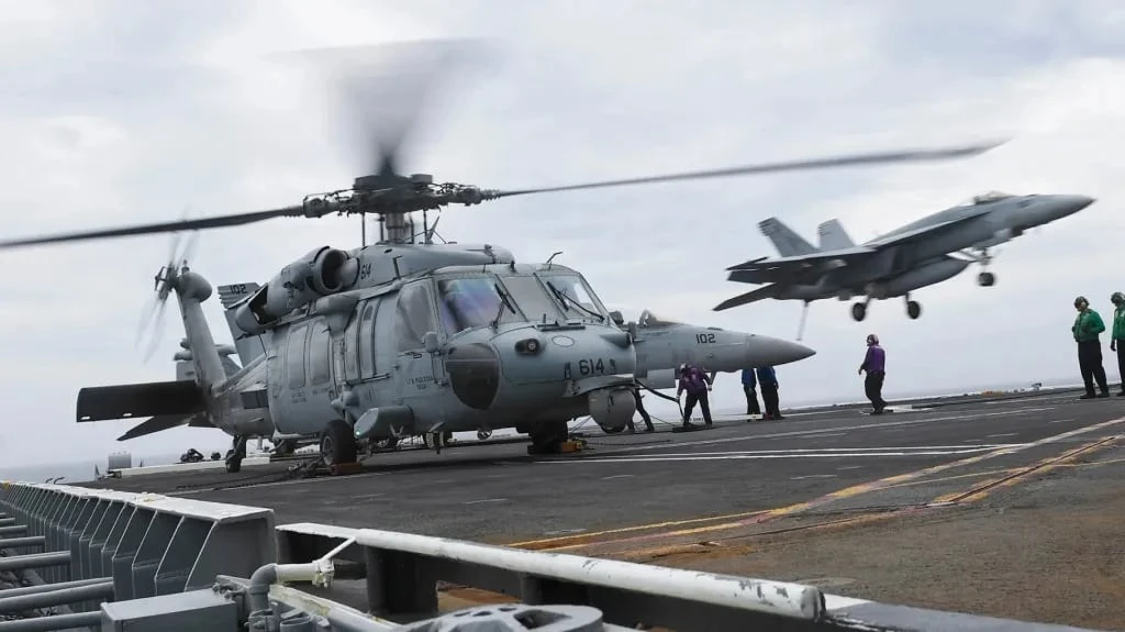 Mỹ trục vớt trực thăng, tiêm kích rơi ở Biển Đông