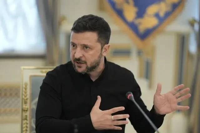 Tổng thống Ukraine Zelensky lần đầu tiết lộ về tên lửa tầm xa nội địa mới