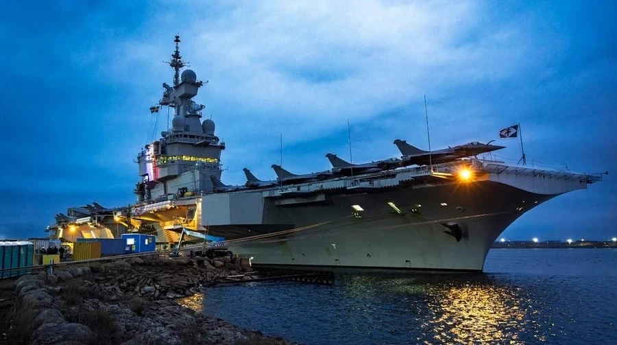 Thuỵ Điển chặn UAV lạ tiếp cận tàu sân bay hạt nhân của Pháp