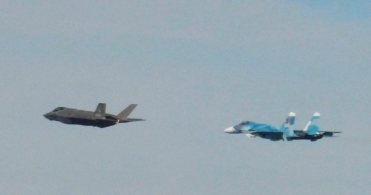 Tiêm kích tàng hình F-35 Ý áp sát máy bay quân sự Nga trên Biển Baltic