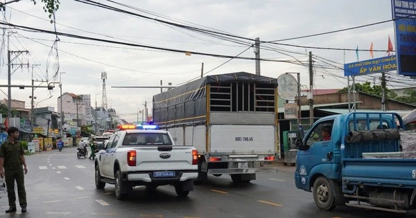 Kẹt xe nghiêm trọng tại phà Cát Lái khiến tài xế than thở từ sáng đến chiều