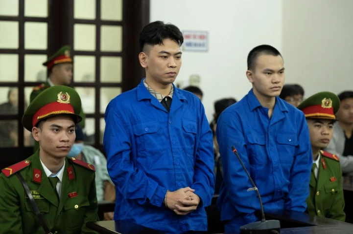 'Tổng tài' chỉ đạo đàn em tát nhân viên quán cà phê lĩnh 2 năm tù