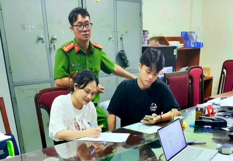 Vợ cũ của Mr Hunter khai về nguồn gốc 143 miếng vàng bị cảnh sát thu giữ