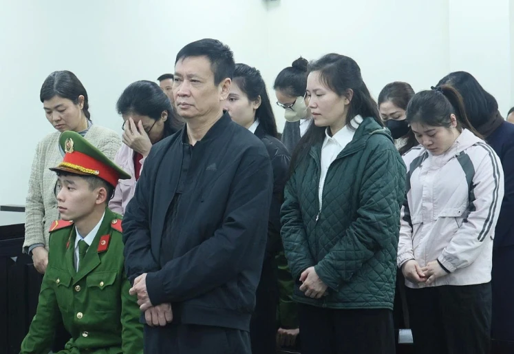 Vận chuyển trót lọt cả tạ vàng lậu bằng chiêu lót vào đế giày đi qua cửa khẩu