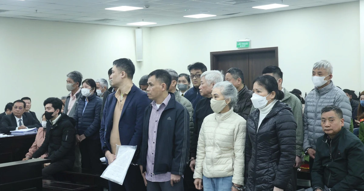 Hình ảnh phiên tòa xét xử dàn lãnh đạo bệnh viện Y dược cổ truyền nhận hối lộ của doanh nghiệp