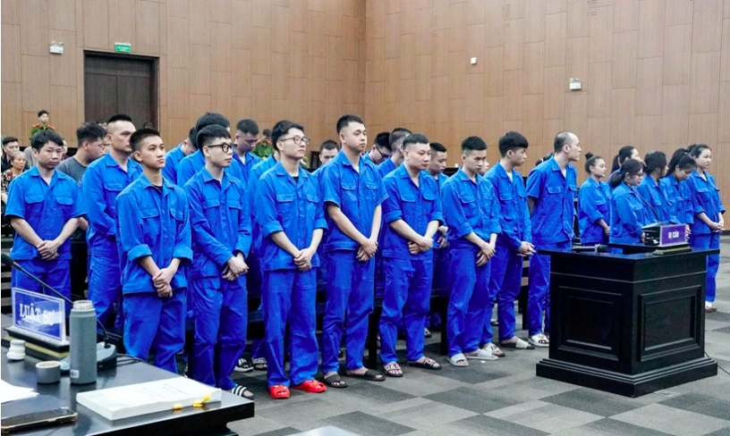 Cựu phó chủ tịch phường 'xào ke' cùng 2 nữ nhân viên khai gì?