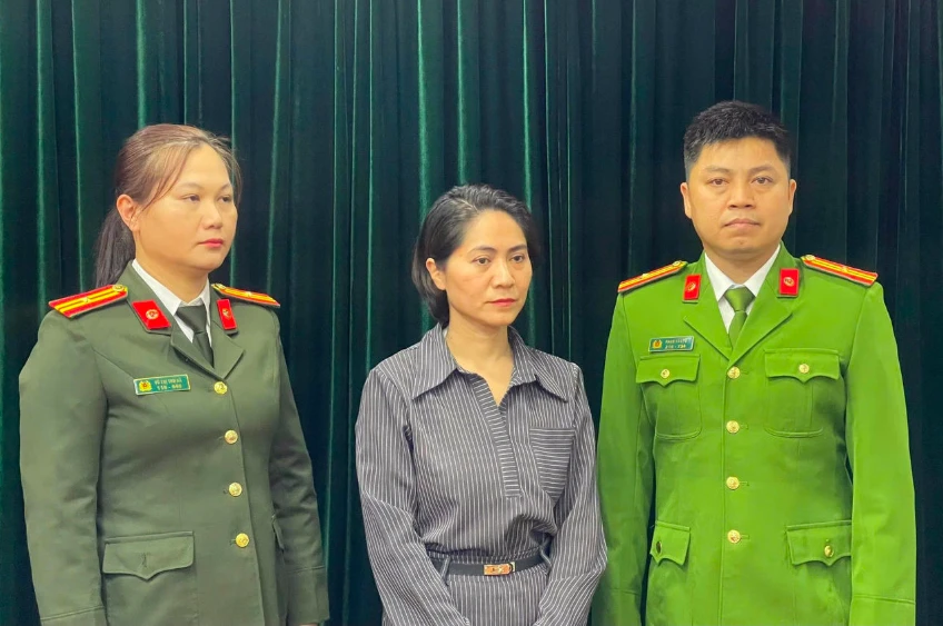 Xét xử nữ giám đốc tổ chức show 'Về đây bốn cánh chim trời'