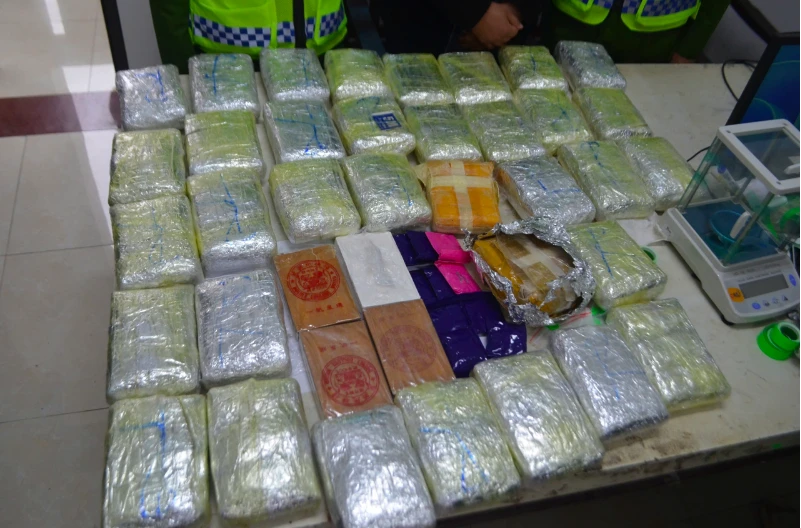 5 người lĩnh án tù chung thân vì vận chuyển ma túy từ nước ngoài về Việt Nam