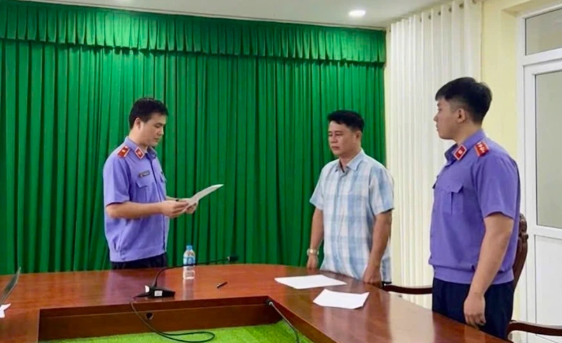 Khởi tố nguyên Phó Thủ trưởng và điều tra viên vụ nữ sinh tai nạn tử vong ở Vĩnh Long