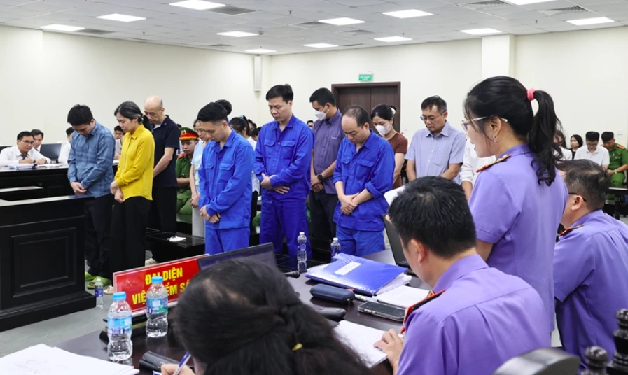 Phán quyết nào cho nhóm cựu cán bộ nhận hối lộ của trùm thực phẩm giả?