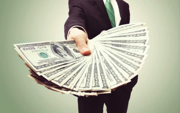 Cựu cán bộ Hải quan cầm 5 tỷ đồng 'chạy' tại ngoại cho giám đốc doanh nghiệp