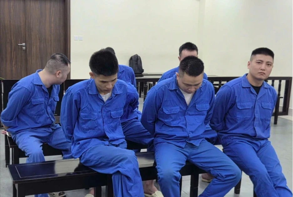 3 thiếu nữ bị mua đi bán lại, nhiều lần ép làm tiếp viên karaoke, bán dâm