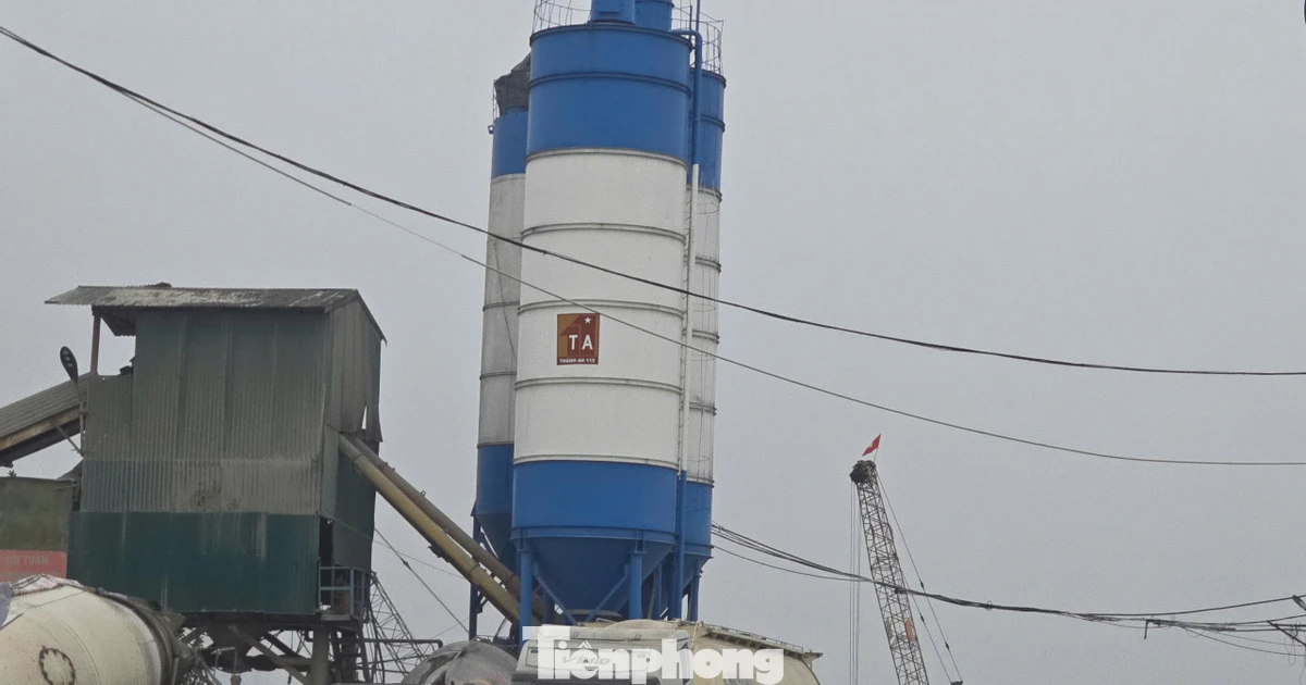 Quá hạn cam kết, chính quyền mới xử lý được 9/16 trạm trộn bê tông trái phép dọc sông Hồng