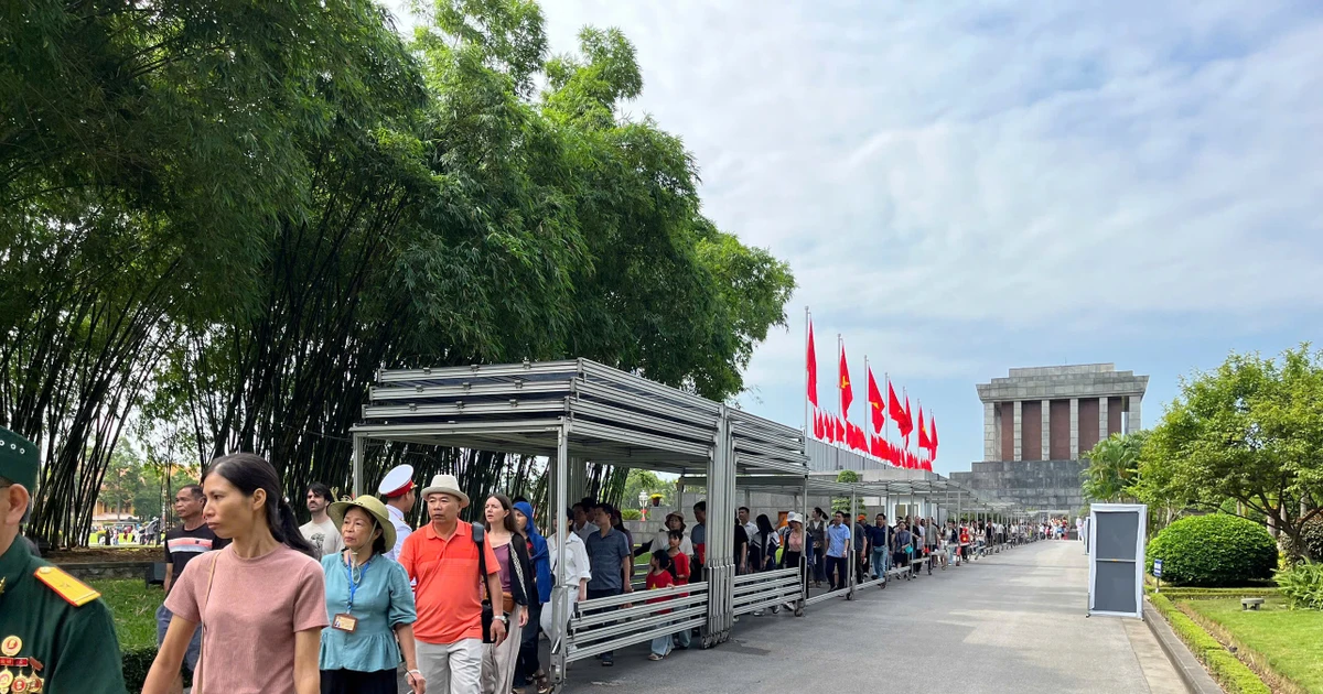 Hà Nội: Hơn 100.000 quà miễn phí cho du khách đến thăm Lăng Bác