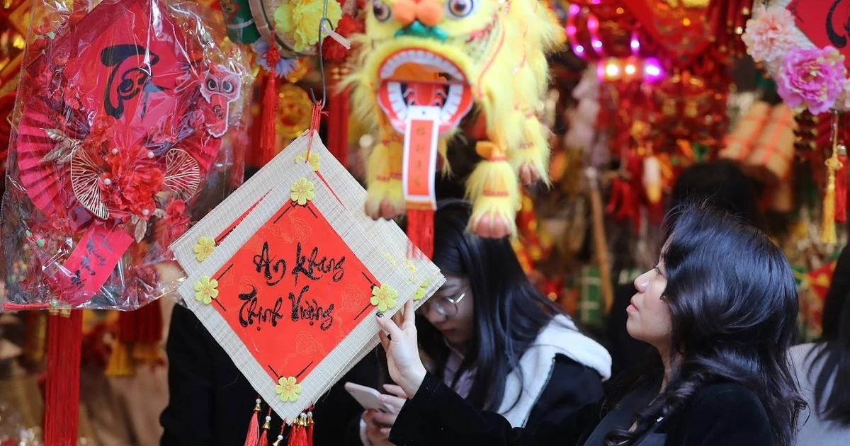 Chợ hoa cổ nhất Hà Nội thu hút hơn 30.000 lượt khách