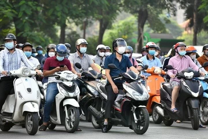 Chủ tịch Hà Nội giải thích lý do ‘thu hẹp’ đối tượng được hỗ trợ chuyển đổi sang xe điện