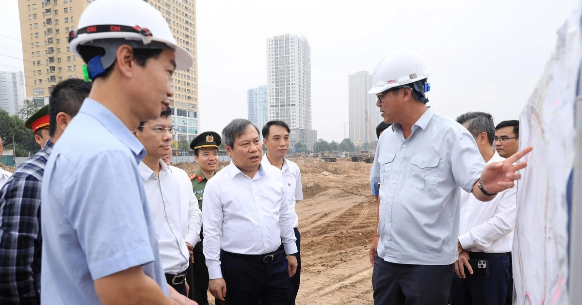 Chủ tịch Hà Nội kiểm tra dự án cấp nước cho sông Tô Lịch